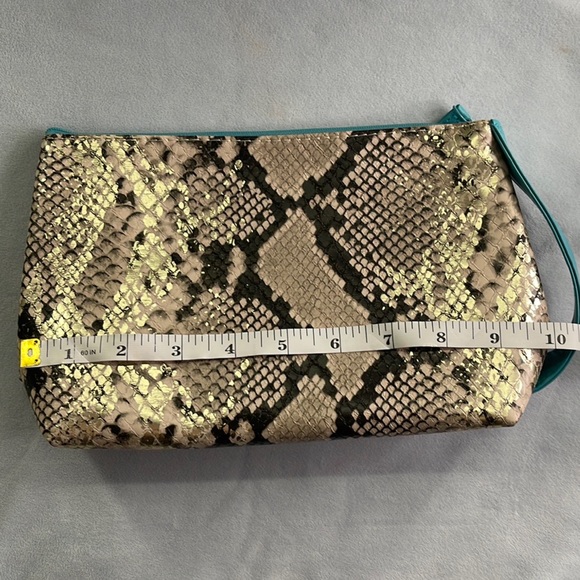 🧰 ULTA COLLECTION | TEAL HANDLED FAUX SNAKESKIN MAKEUP BAG - Picture 5 of 9